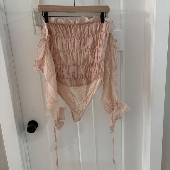 Le Lis Collection Pink Smocked Ruffle Bodysuit Long Sleeve Ruched Size Large EUC - Picture 2 of 5